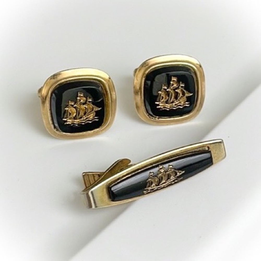 💕Beautiful Vintage Sailboat Cufflinks and Tie Clip Set💕